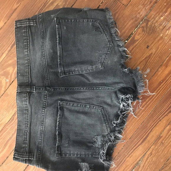 Distressed high waisted Express shorts - Picture 2 of 2